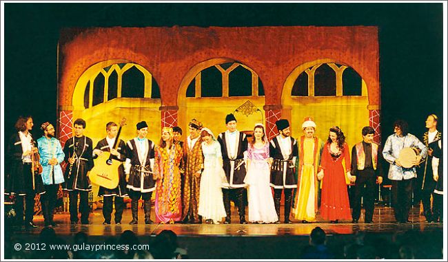Gülay Princess & The Ensemble Aras at the end of the performance