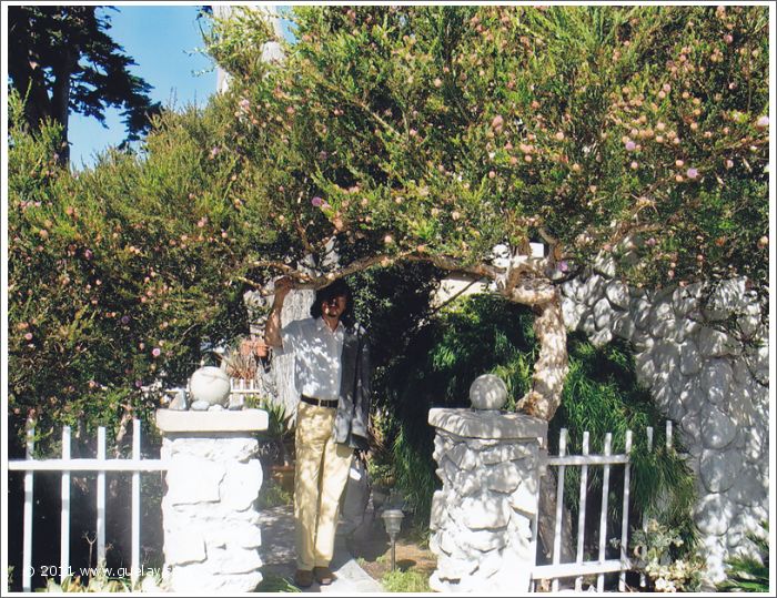 garden of our accommodation, Nariman Hodjati in Ventura, California (2006)