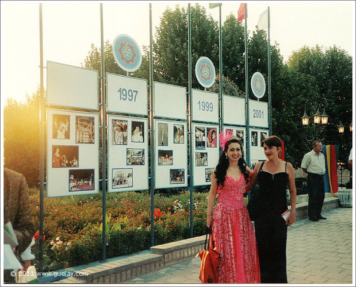 Gülay Princess and Dilbar Yuldasheva at Sharq Taronalari Festival in Samarkand (2003)